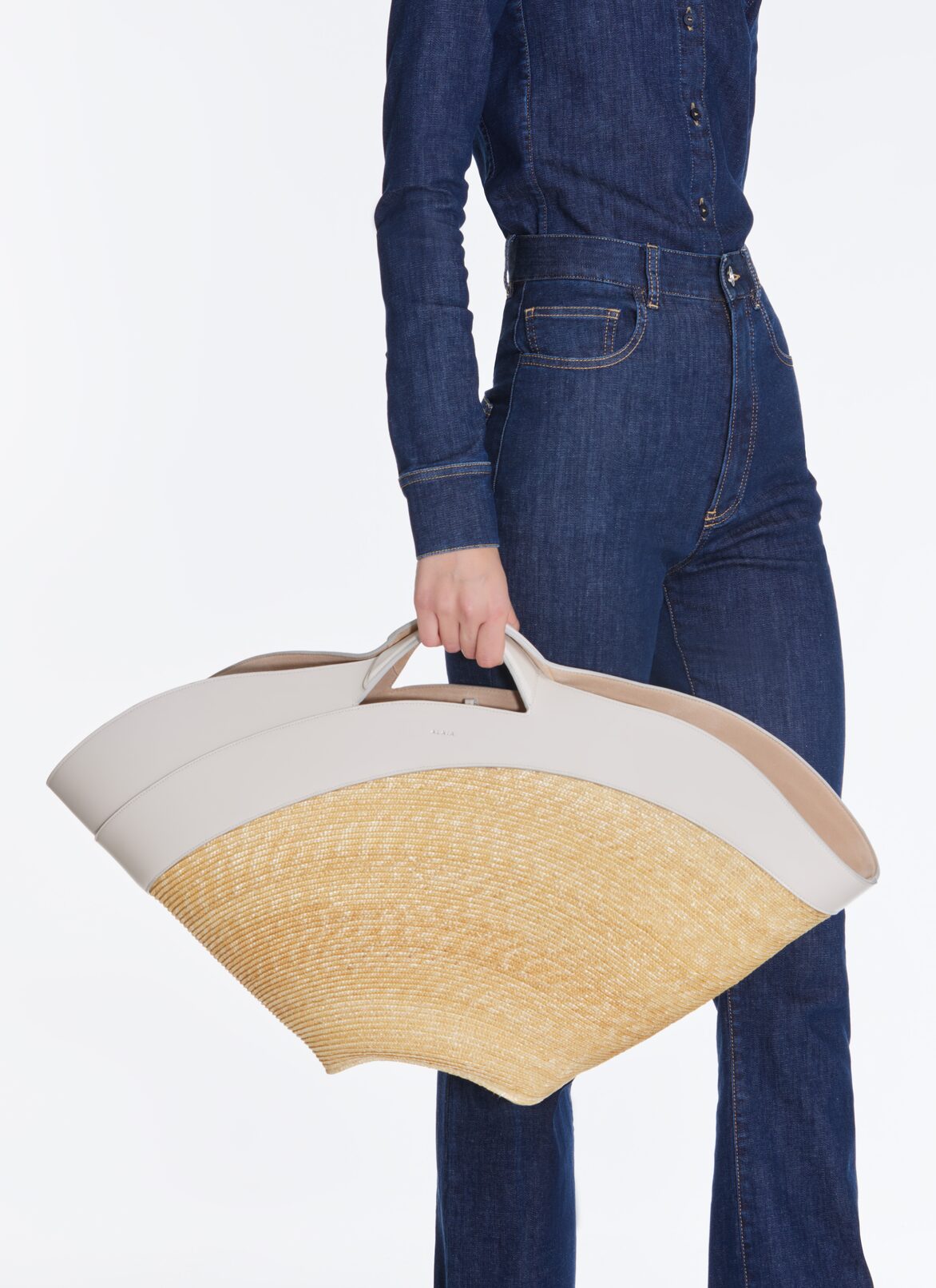 KHAIMA LARGE BAG IN CALFSKIN AND STRAW ALAÏA IVORY KHAIMA LARGE BAG IN CALFSKIN AND STRAW
